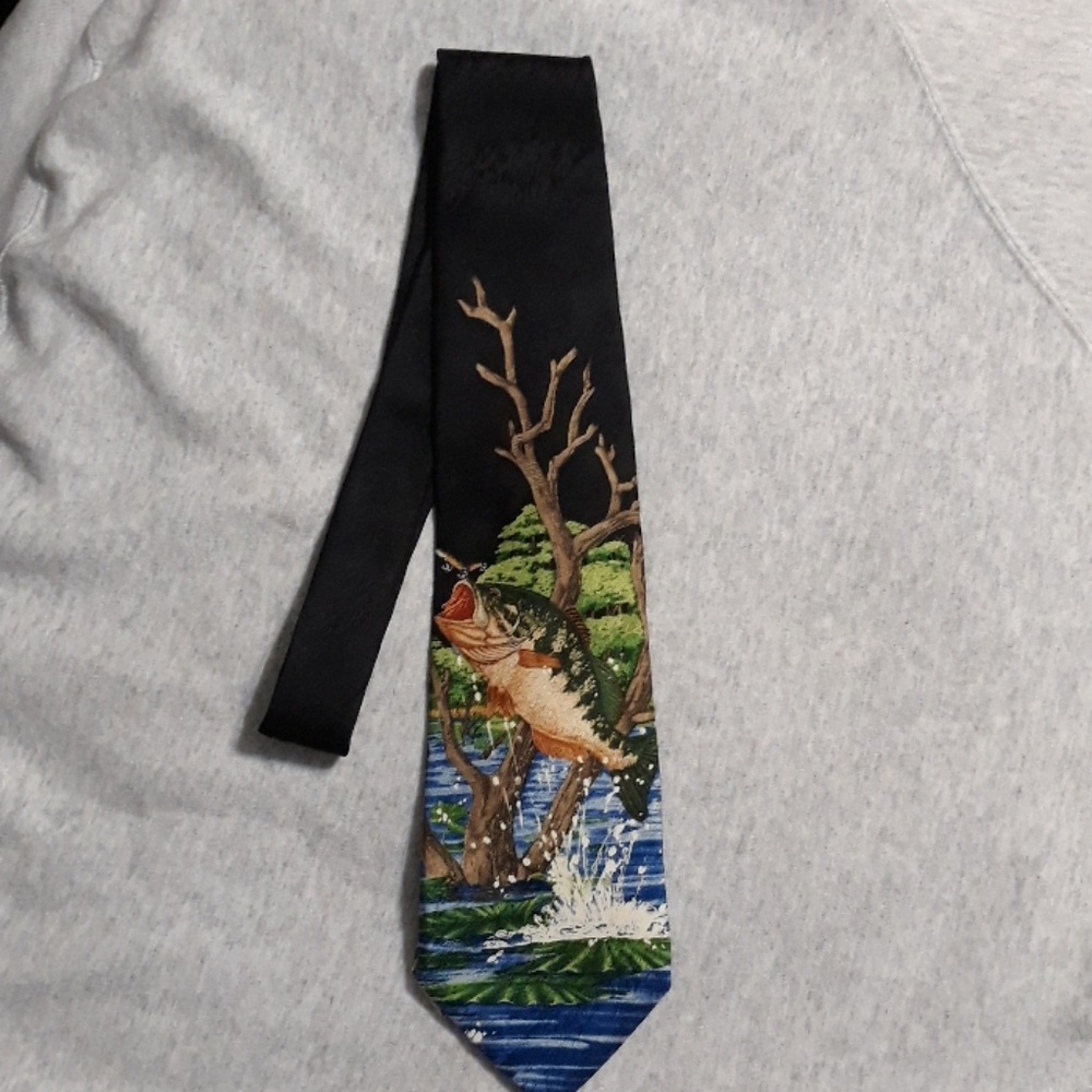 Wild kingdom mens fishing  necktie